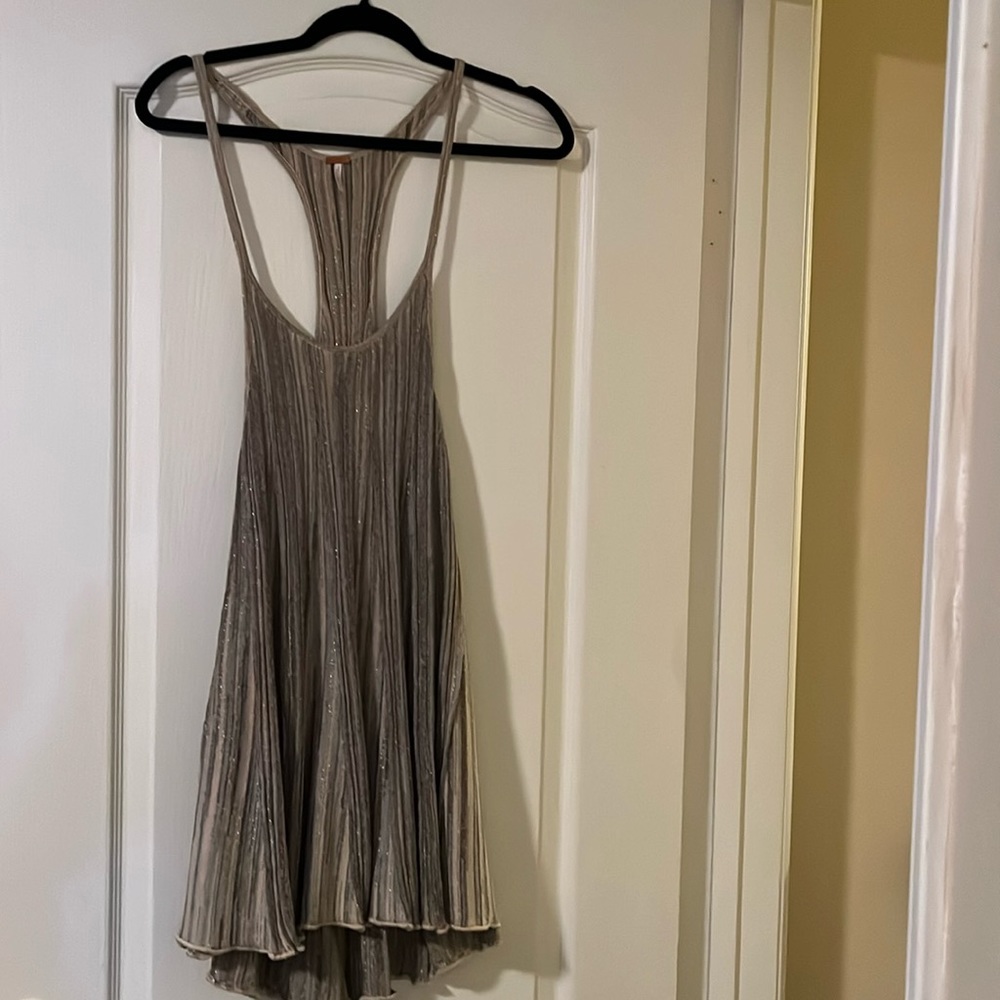 SaucEe, Divine, Gold Glittery Shimmery FREE PEOPLE sz S, Long Knit Tank Top ⚜️⚱️